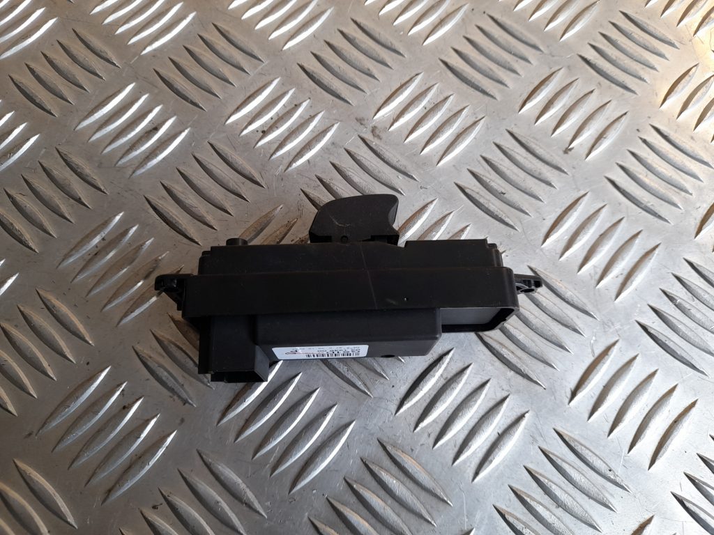 Stikla pacelšanas poga priekš MAZDA 6 2008