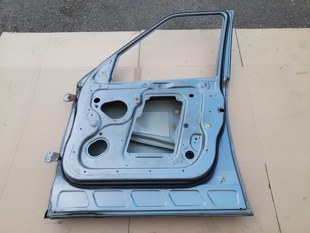 Priekšējās labās durvis priekš RANGE ROVER SPORT 2007 2 Priekšējās labās durvis priekš RANGE ROVER SPORT 2007