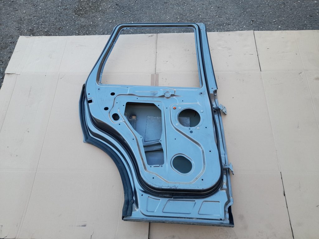 Aizmugurējās kreisās durvis priekš RANGE ROVER SPORT 2007