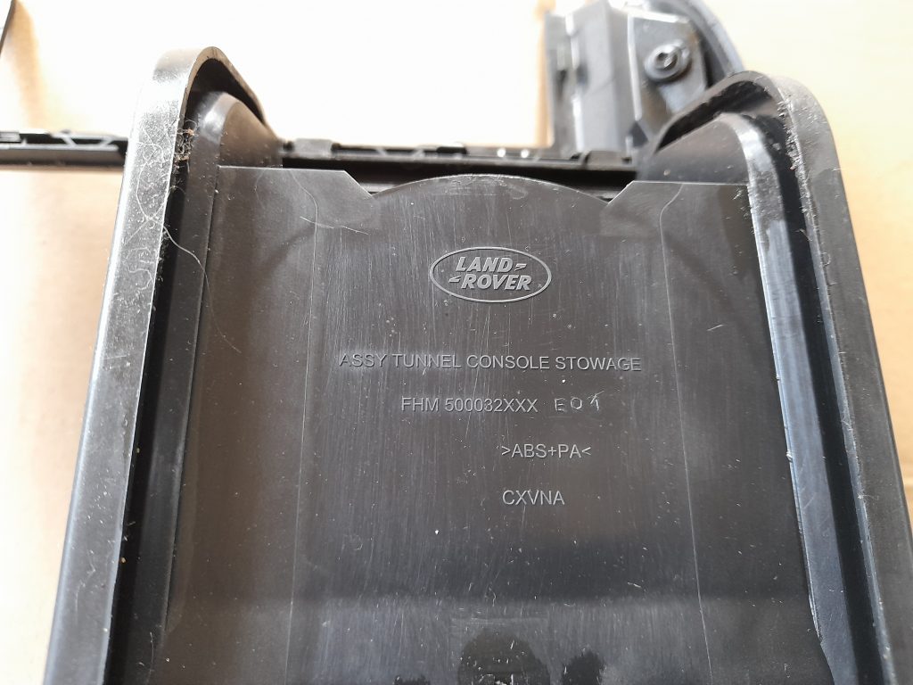 Centrālās konsoles (apdares) vidēja daļa priekš RANGE ROVER SPORT 2007 3 Centrālās konsoles (apdares) vidēja daļa priekš RANGE ROVER SPORT 2007