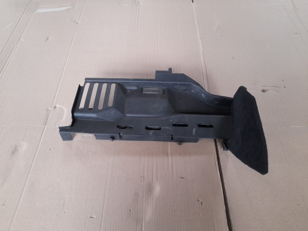 Mērinstrumentu paneļa apakšēja apdare priekš RANGE ROVER SPORT 2007 1 Mērinstrumentu paneļa apakšēja apdare priekš RANGE ROVER SPORT 2007