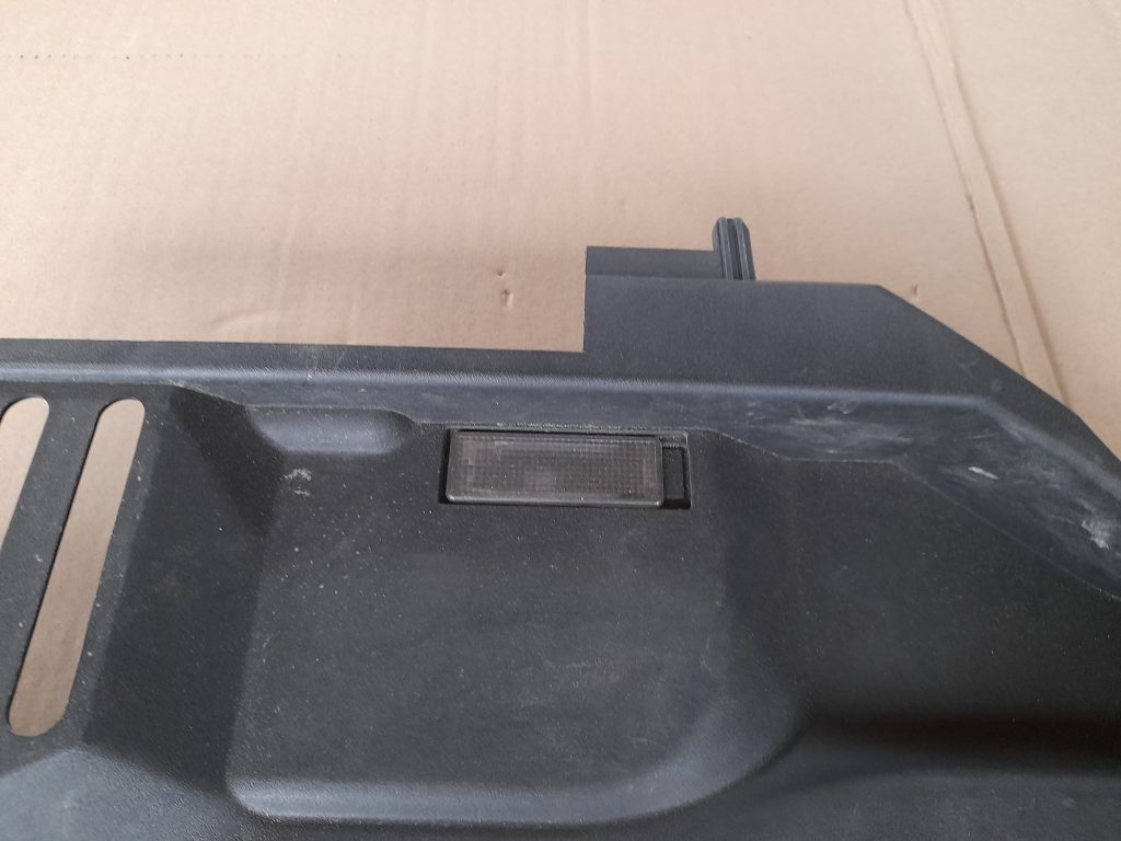 Mērinstrumentu paneļa apakšēja apdare priekš RANGE ROVER SPORT 2007 2 Mērinstrumentu paneļa apakšēja apdare priekš RANGE ROVER SPORT 2007