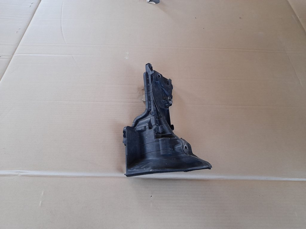 Akumulatora stiprināšanas korpuss priekš RANGE ROVER SPORT 2007 2 Akumulatora stiprināšanas korpuss priekš RANGE ROVER SPORT 2007