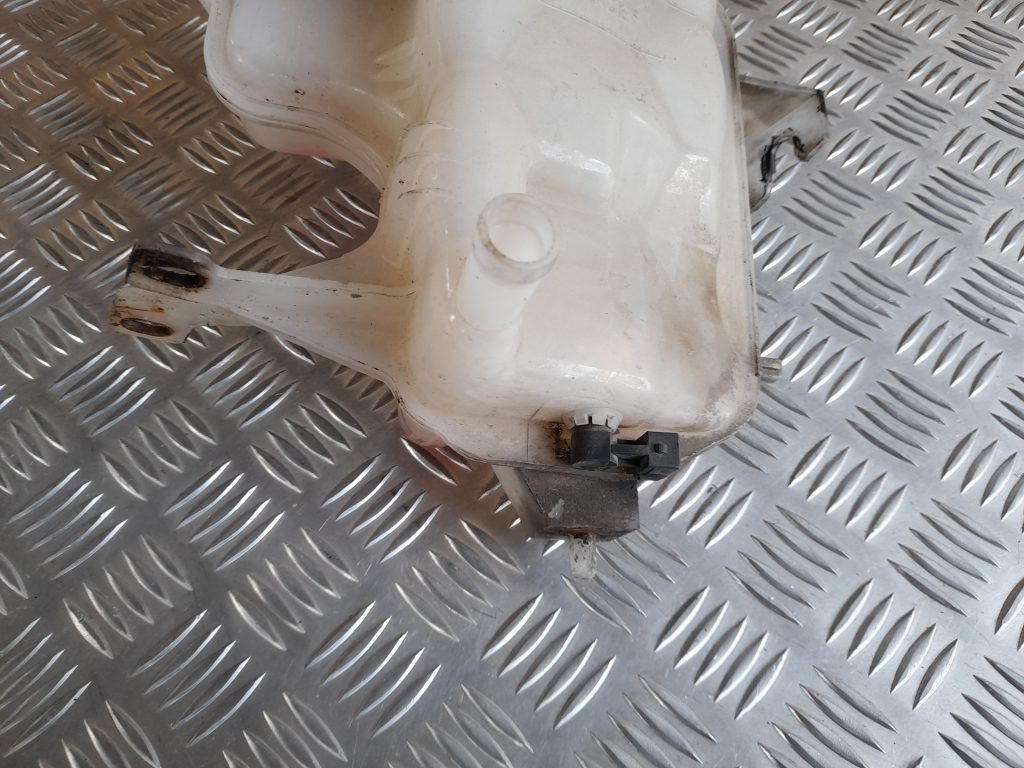 Dzesēšanas šķidruma tvertne priekš RANGE ROVER SPORT 2007 3 Dzesēšanas šķidruma tvertne priekš RANGE ROVER SPORT 2007