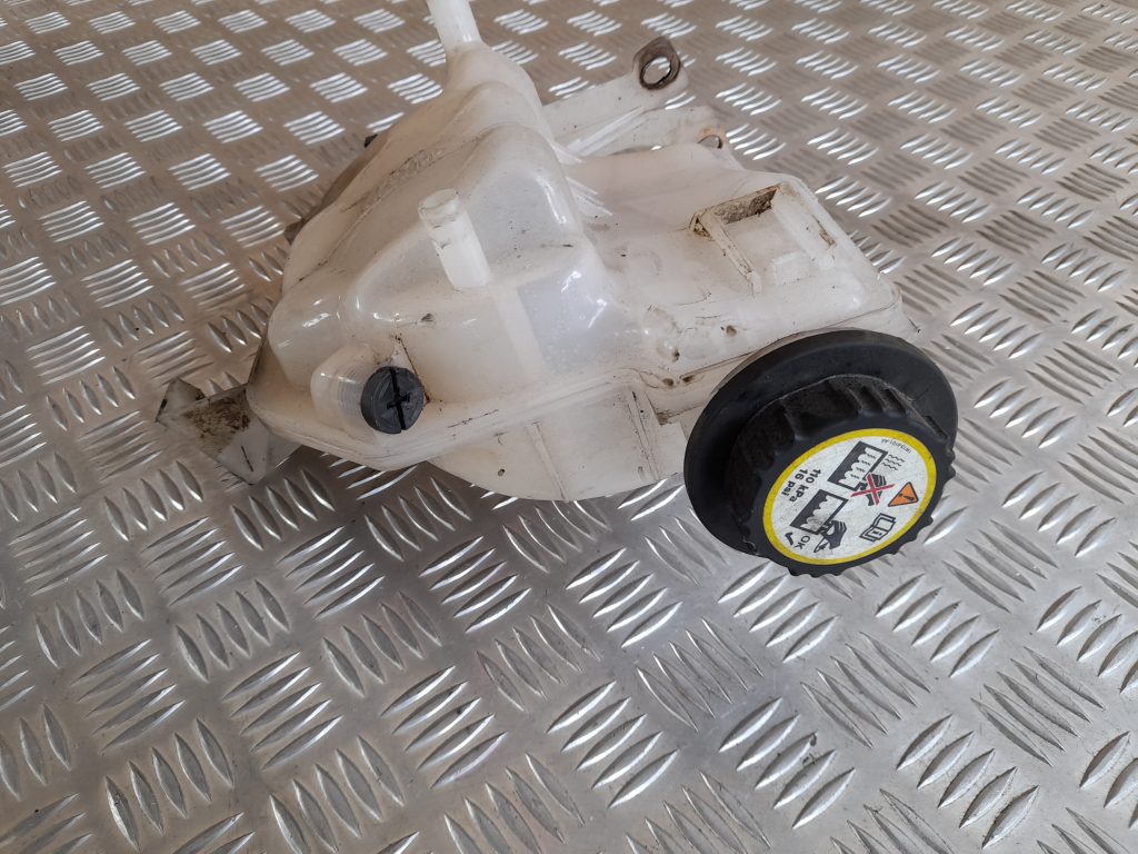 Dzesēšanas šķidruma tvertne priekš RANGE ROVER SPORT 2007 4 Dzesēšanas šķidruma tvertne priekš RANGE ROVER SPORT 2007