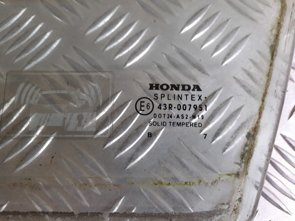 Priekšējo kreiso durvju stikls priekš HONDA ACCORD 2007 YR562P