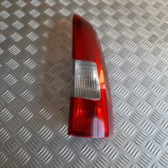 Aizmugurējais labais lukturis priekš VOLVO V70 2003 SILVER