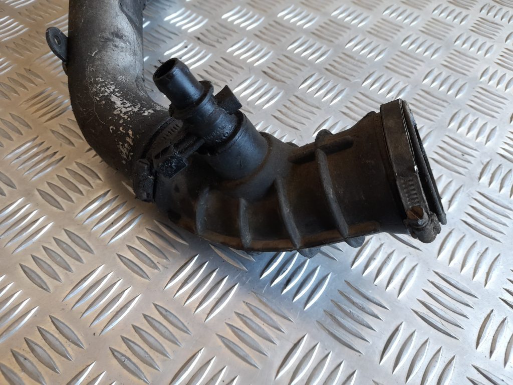 Gaisa filtra korpusa caurule priekš VOLVO V70 2003 SILVER