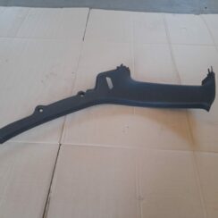 Aizmugurējas salona statnes apdare priekš VOLVO V70 2003 SILVER