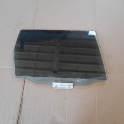 Aizmugurējo labo durvju stikls priekš VOLVO V70 2003 SILVER