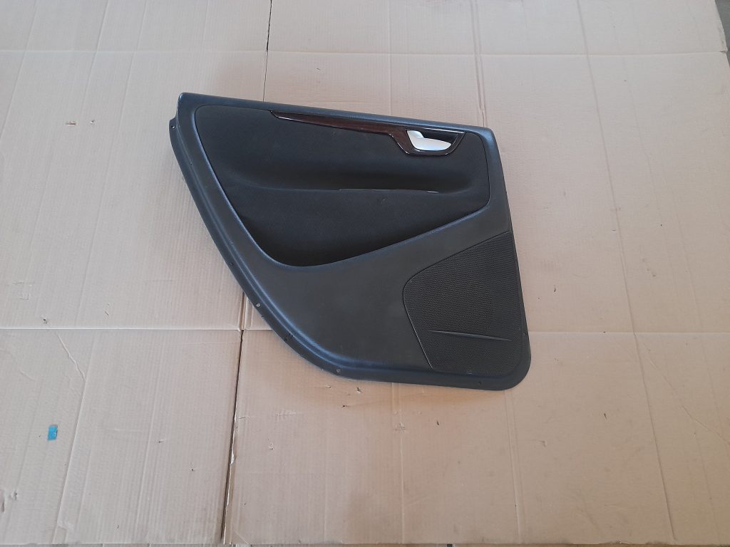 Aizmugurējo kreiso durvju apdare priekš VOLVO V70 2003 SILVER