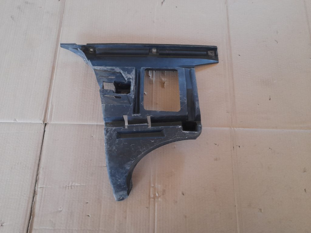 Aizmugurējā spārna un bufera stiprinājums priekš VOLVO V70 2003 SILVER 2 Aizmugurējā spārna un bufera stiprinājums priekš VOLVO V70 2003 SILVER