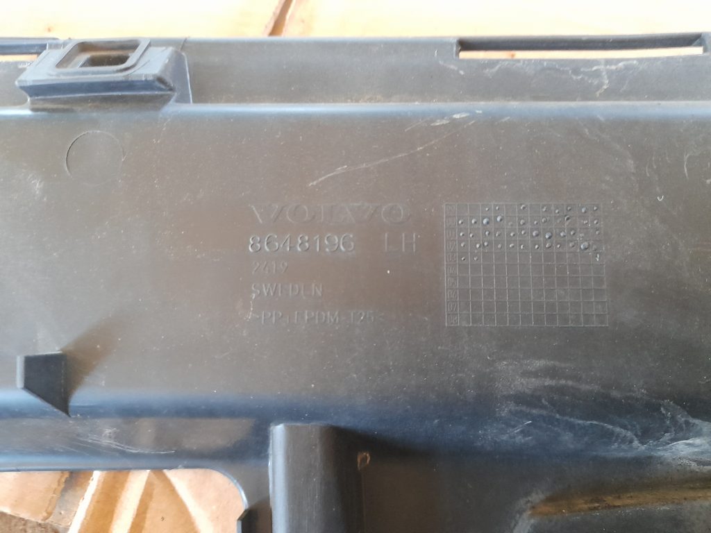 Aizmugurējā spārna un bufera stiprinājums priekš VOLVO V70 2003 SILVER 6 Aizmugurējā spārna un bufera stiprinājums priekš VOLVO V70 2003 SILVER