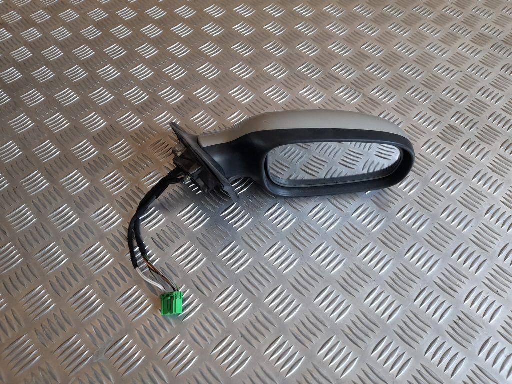 Ārējais spogulis, pa labi priekš VOLVO V70 2003 SILVER