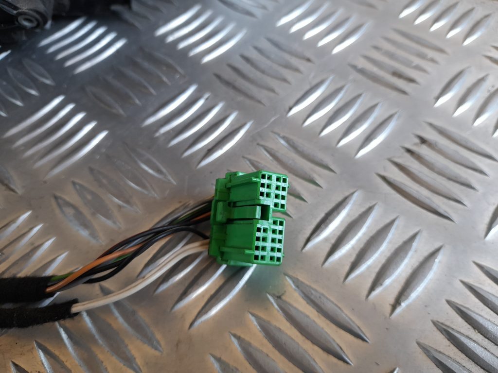 Ārējais spogulis, pa labi priekš VOLVO V70 2003 SILVER