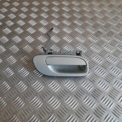 Priekšējāis labais durvju rokturis priekš VOLVO V70 2003 SILVER