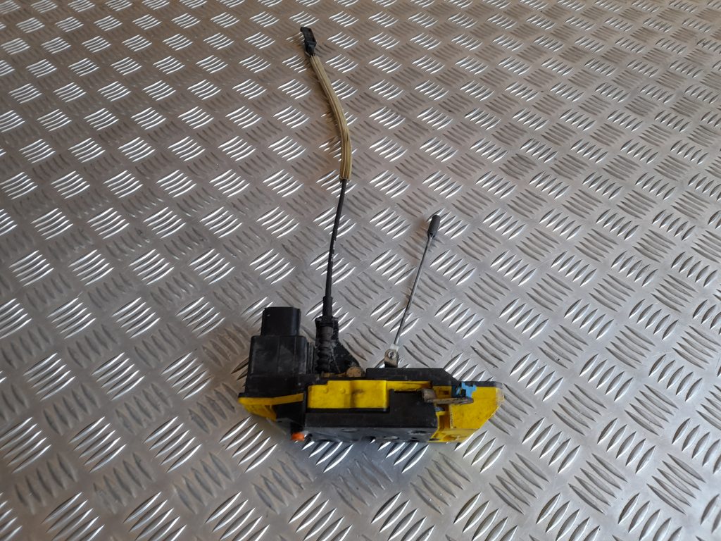 Aizmugurējo kreiso durvju slēdzene priekš VOLVO V70 2003 SILVER