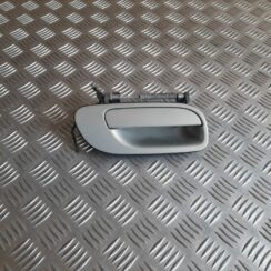 Aizmugurējāis labais durvju rokturis priekš VOLVO V70 2003 SILVER