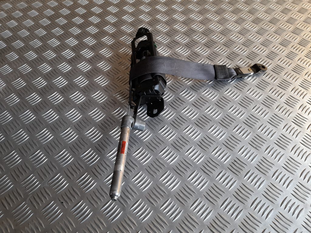 Priekšējā labā drošības josta priekš VOLVO V70 2003 SILVER 1 Priekšējā labā drošības josta priekš VOLVO V70 2003 SILVER