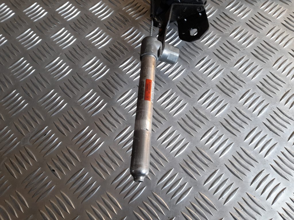 Priekšējā labā drošības josta priekš VOLVO V70 2003 SILVER 3 Priekšējā labā drošības josta priekš VOLVO V70 2003 SILVER