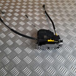 Priekšējo labo durvju slēdzene priekš OPEL ASTRA SPORT 2017