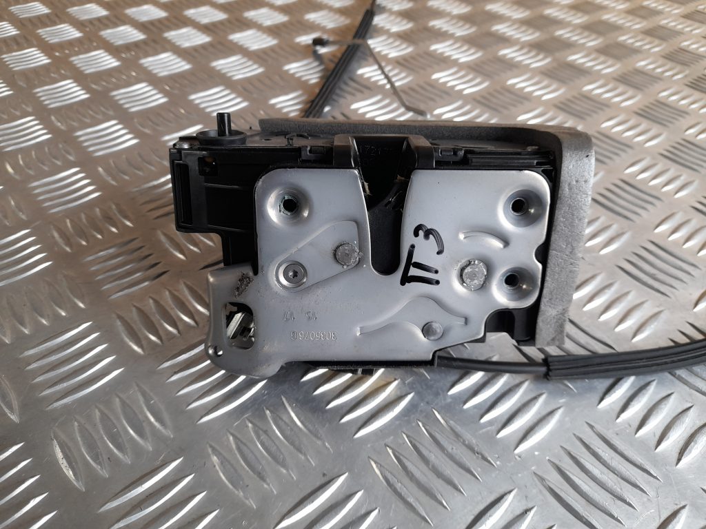 Priekšējo labo durvju slēdzene priekš OPEL ASTRA SPORT 2017 2 Priekšējo labo durvju slēdzene priekš OPEL ASTRA SPORT 2017