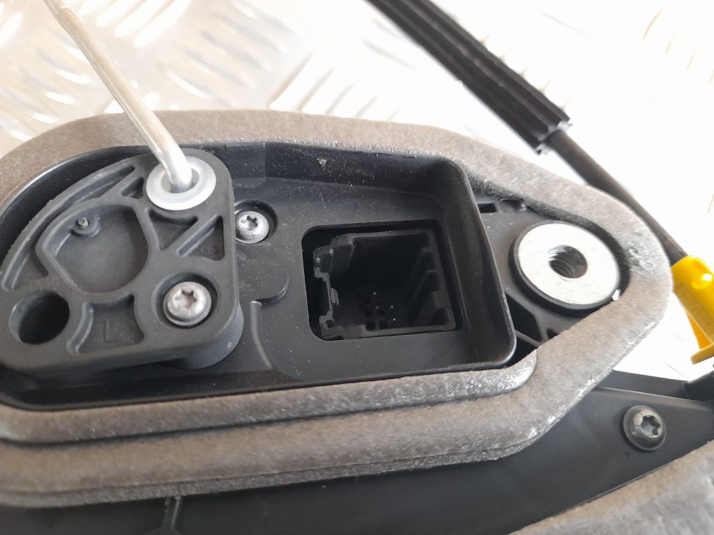 Priekšējo kreiso durvju slēdzene priekš OPEL ASTRA SPORT 2017