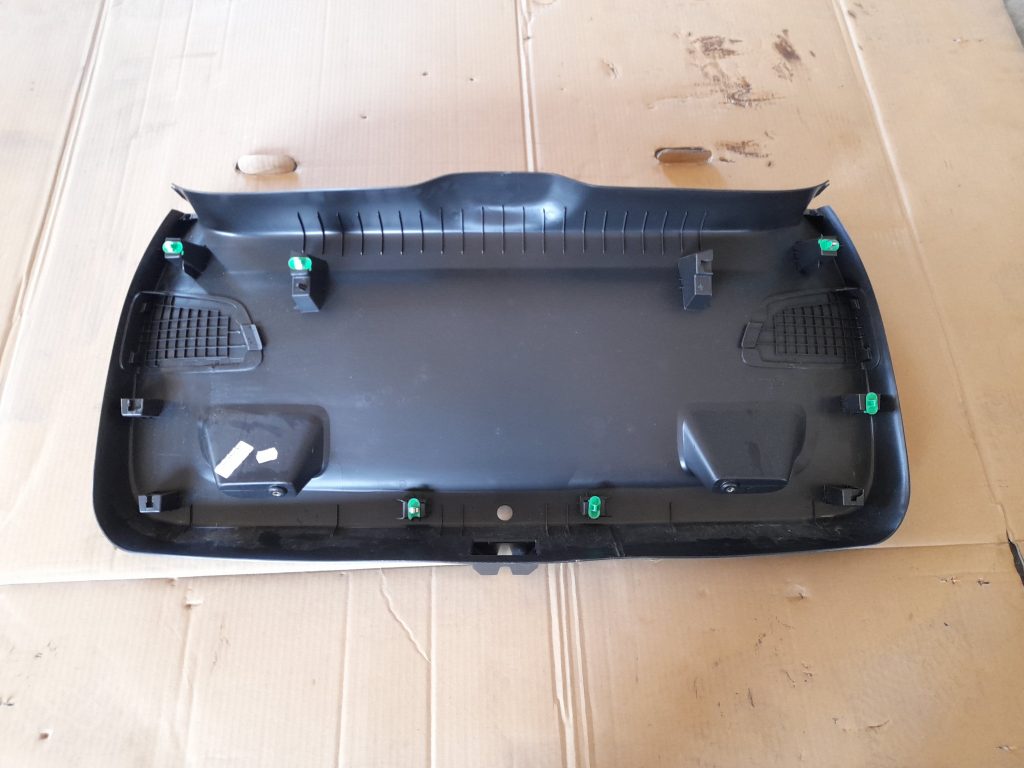 Bagāžnieka vāka liela apdare priekš OPEL ASTRA SPORT 2017 2 Bagāžnieka vāka liela apdare priekš OPEL ASTRA SPORT 2017