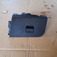 Mantu glabāšanas nodalījums pasažiera pusē priekš OPEL ASTRA SPORT 2017