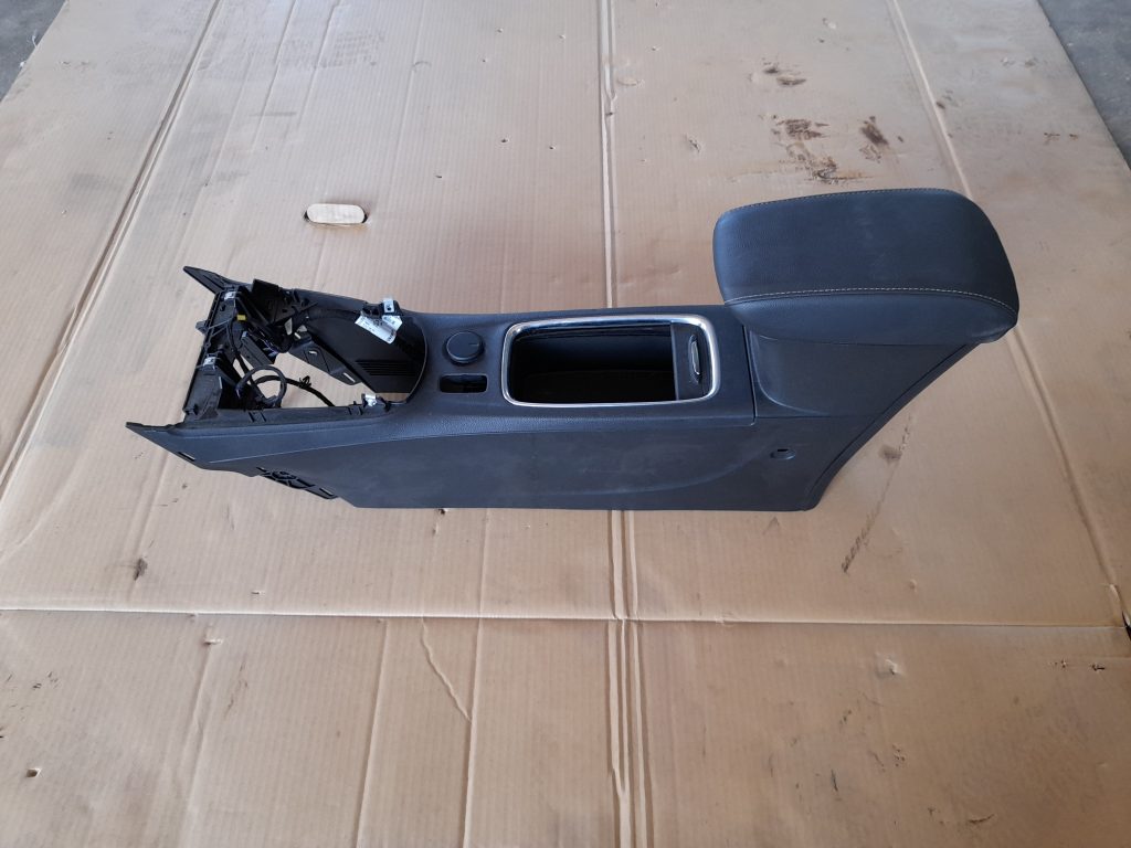 Centrālās konsoles apdares lielākā daļa priekš OPEL ASTRA SPORT 2017 1 Centrālās konsoles apdares lielākā daļa priekš OPEL ASTRA SPORT 2017