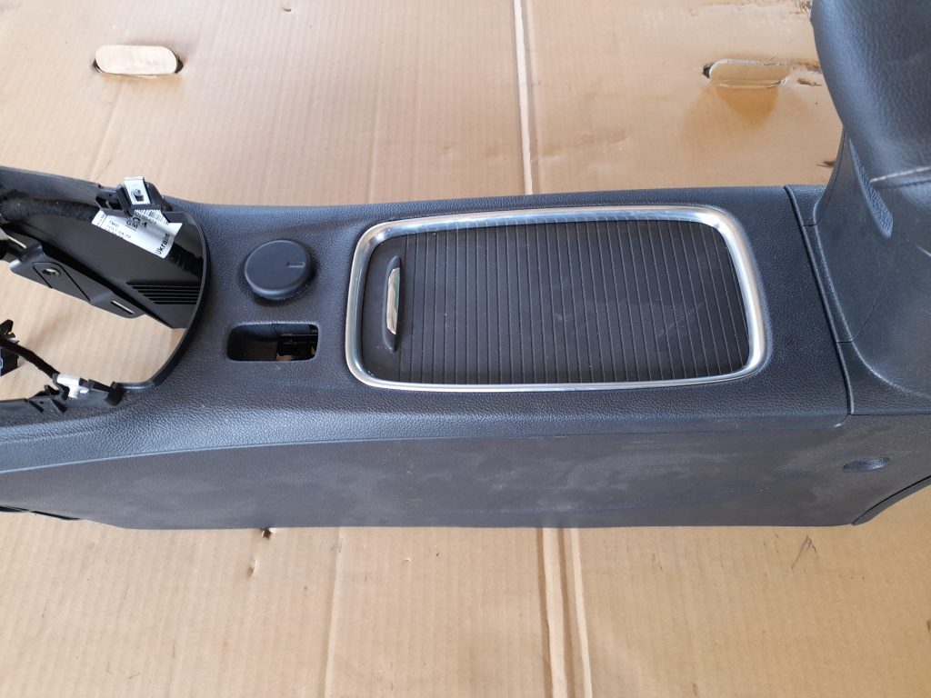 Centrālās konsoles apdares lielākā daļa priekš OPEL ASTRA SPORT 2017 3 Centrālās konsoles apdares lielākā daļa priekš OPEL ASTRA SPORT 2017