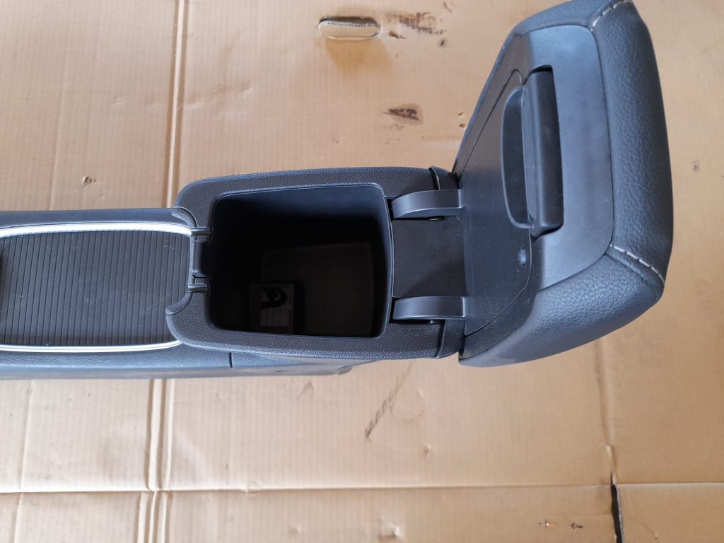 Centrālās konsoles apdares lielākā daļa priekš OPEL ASTRA SPORT 2017 4 Centrālās konsoles apdares lielākā daļa priekš OPEL ASTRA SPORT 2017