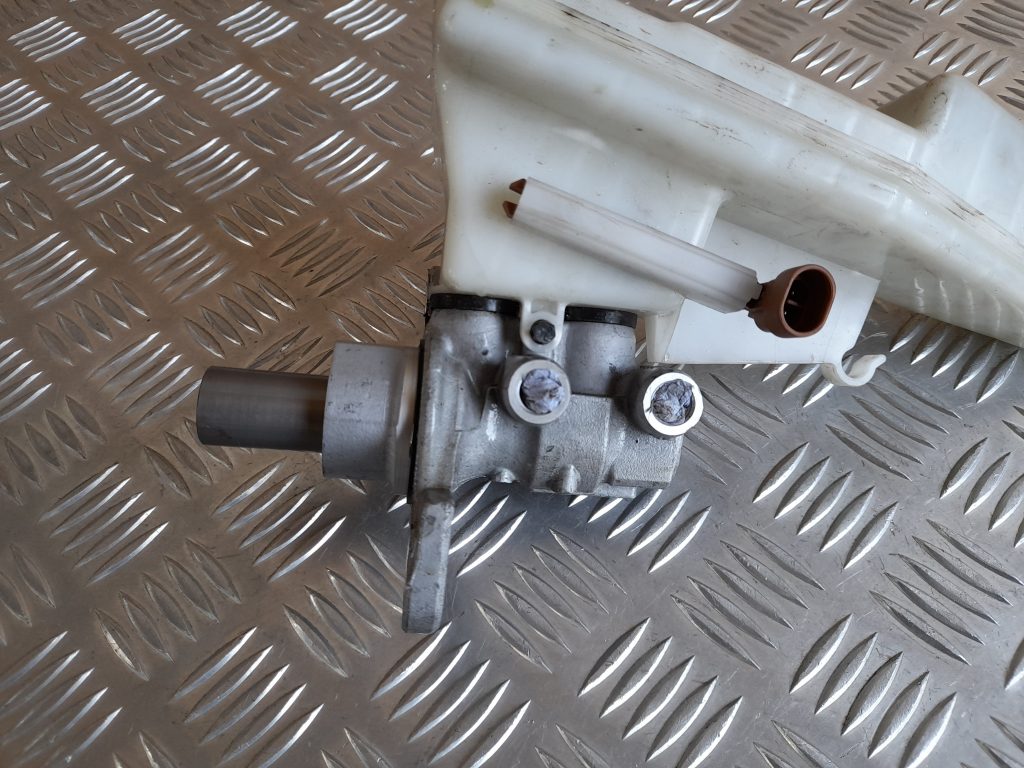 Bremžu pastiprinātāja galvenais cilindrs priekš OPEL ASTRA SPORT 2017