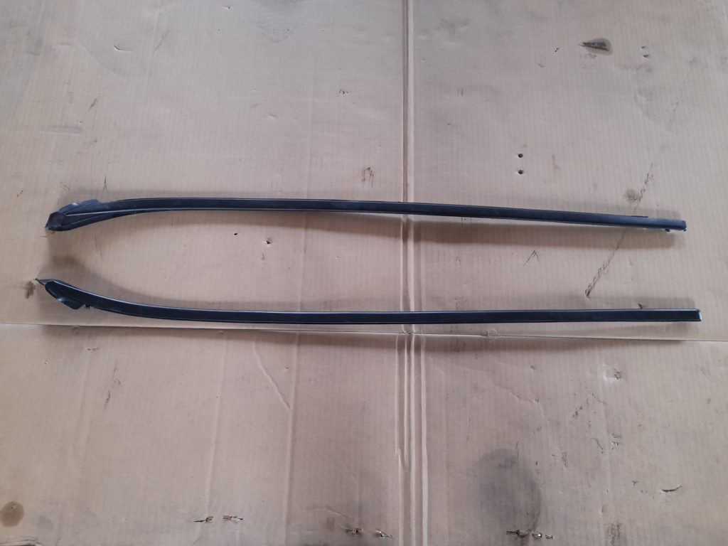 Vējstikla moldings priekš OPEL ASTRA SPORT 2017 1 Vējstikla moldings priekš OPEL ASTRA SPORT 2017