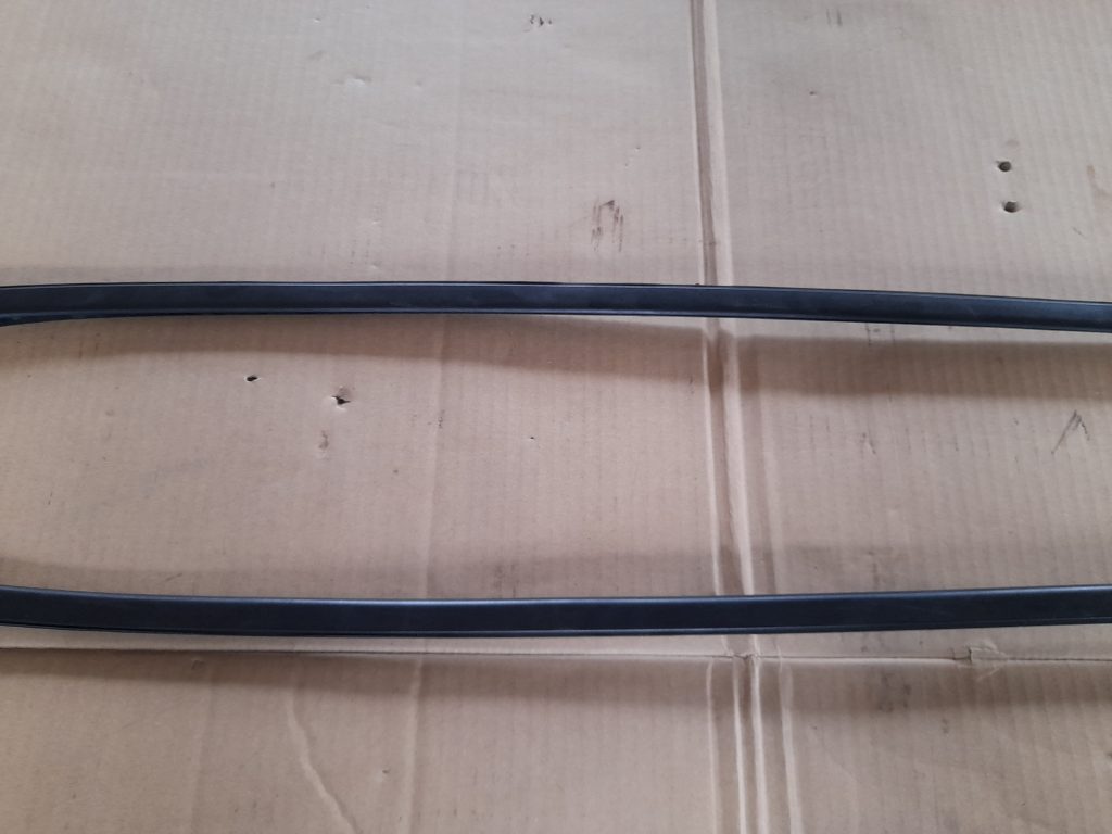 Vējstikla moldings priekš OPEL ASTRA SPORT 2017 3 Vējstikla moldings priekš OPEL ASTRA SPORT 2017