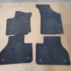 Salona paklāju komplekts priekš VW PHAETON 2005