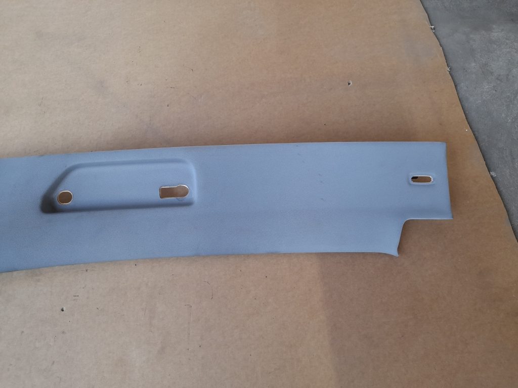 Aizmugurējas salona statnes apdare priekš VW PHAETON 2005