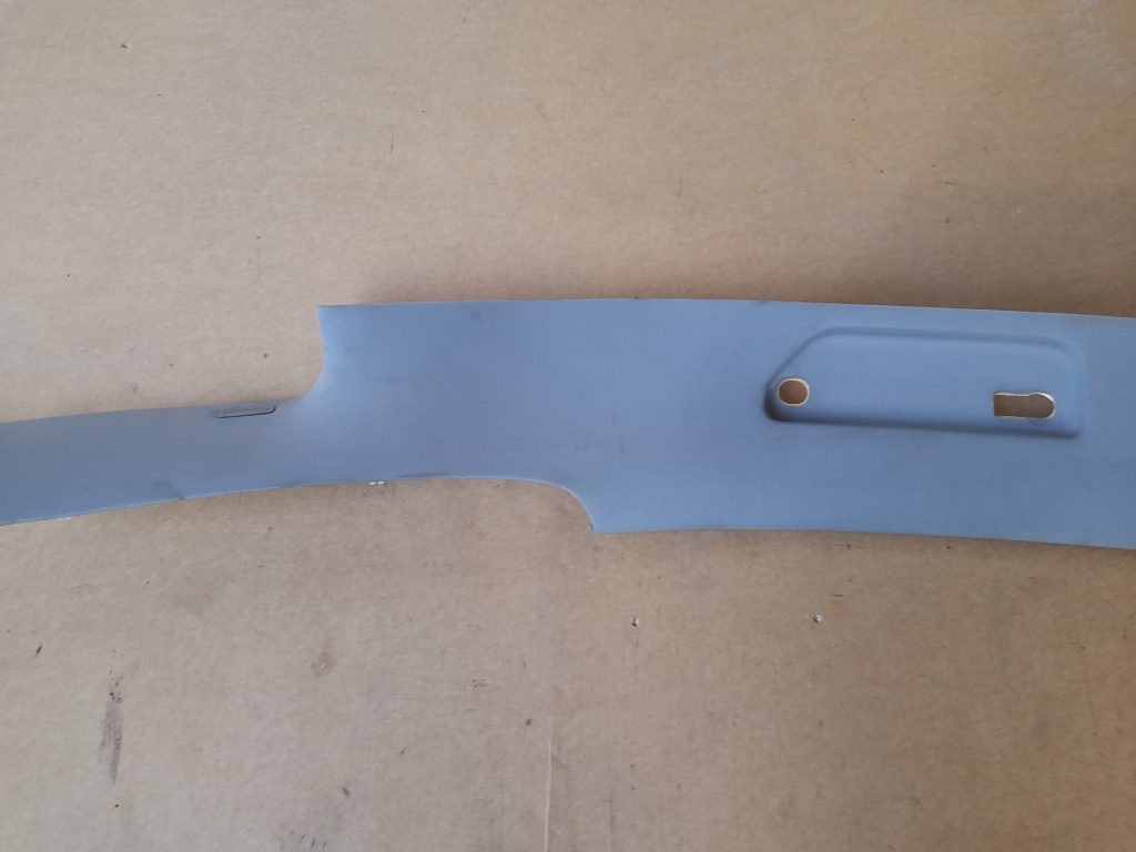 Aizmugurējas salona statnes apdare priekš VW PHAETON 2005