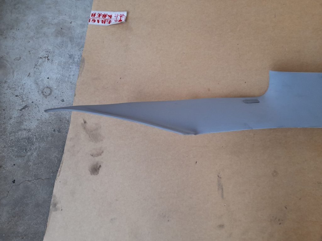 Aizmugurējas salona statnes apdare priekš VW PHAETON 2005