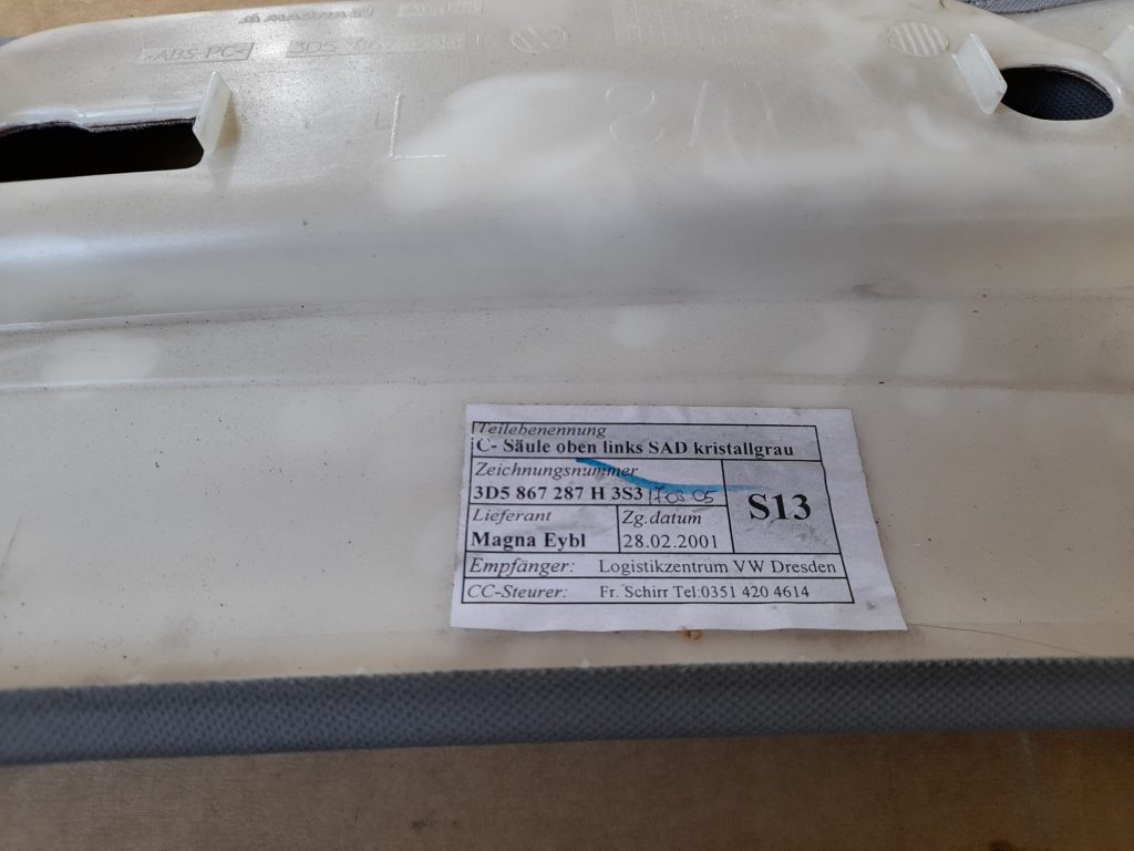 Aizmugurējas salona statnes apdare priekš VW PHAETON 2005