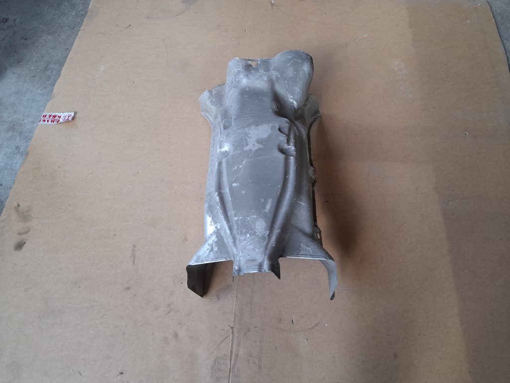 Izpūtēja sistēmas karstuma aizsargs priekš VW PHAETON 2005 1 Izpūtēja sistēmas karstuma aizsargs priekš VW PHAETON 2005