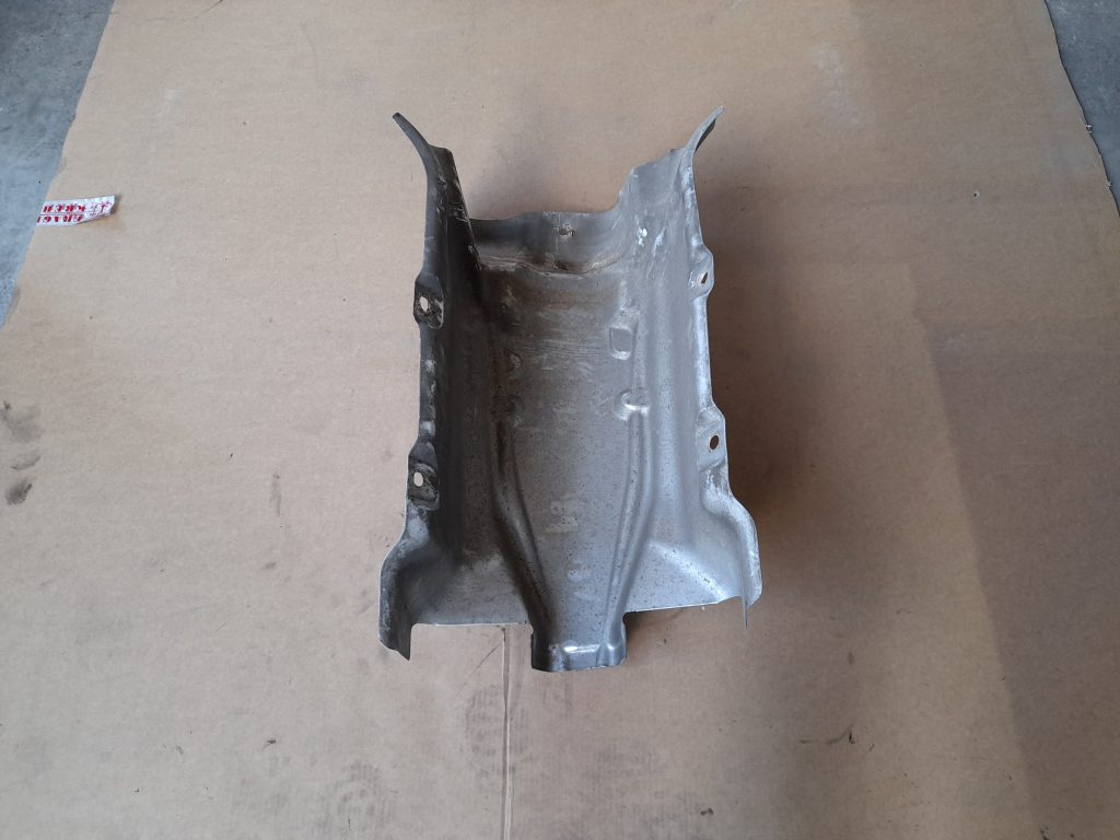 Izpūtēja sistēmas karstuma aizsargs priekš VW PHAETON 2005 2 Izpūtēja sistēmas karstuma aizsargs priekš VW PHAETON 2005