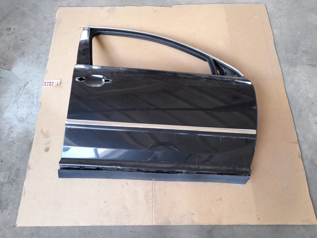 Priekšējās labās durvis priekš VW PHAETON 2005 1 Priekšējās labās durvis priekš VW PHAETON 2005