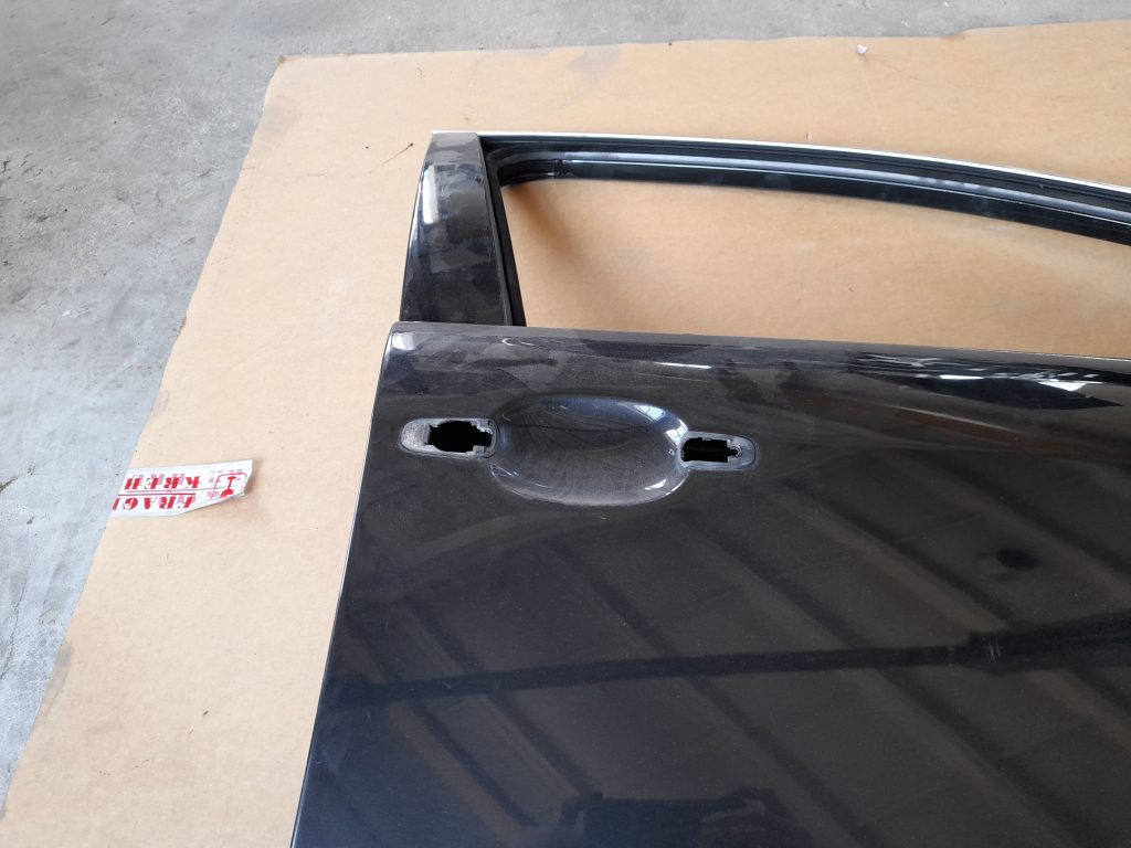 Priekšējās labās durvis priekš VW PHAETON 2005 2 Priekšējās labās durvis priekš VW PHAETON 2005