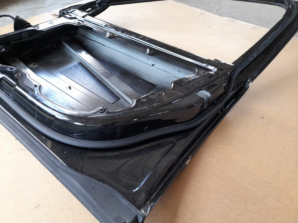 Priekšējās labās durvis priekš VW PHAETON 2005 8 Priekšējās labās durvis priekš VW PHAETON 2005