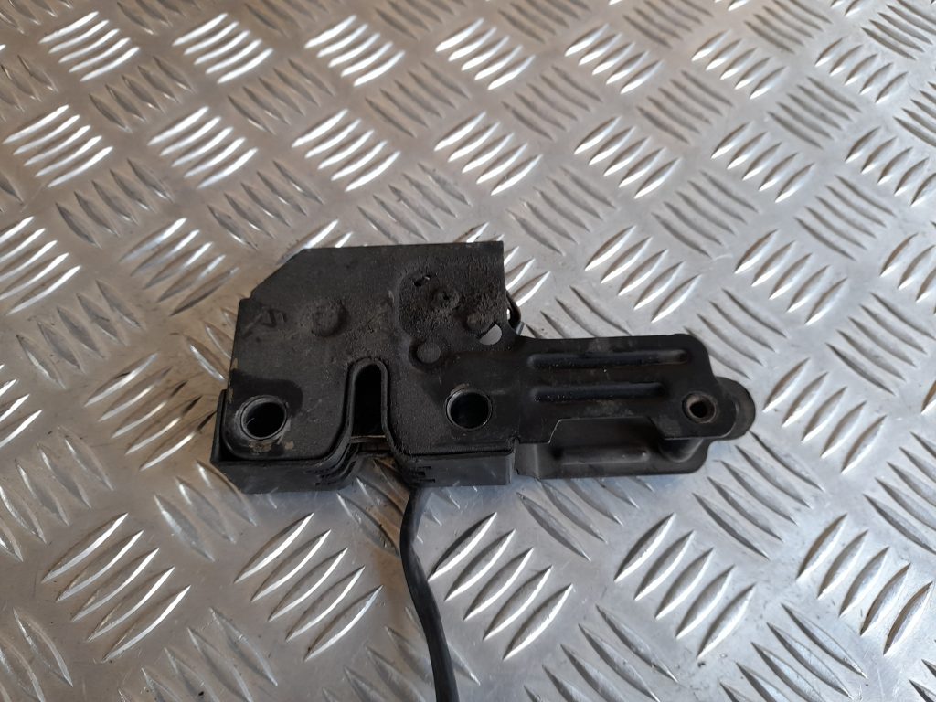 Pārsega slēdzene priekš VW PHAETON 2005 2 Pārsega slēdzene priekš VW PHAETON 2005