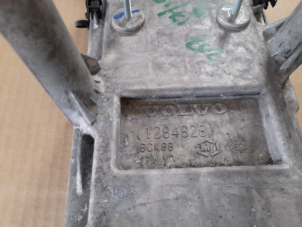 Ātrumkārbas kronšteins priekš VOLVO XC60 2009 3 Ātrumkārbas kronšteins priekš VOLVO XC60 2009