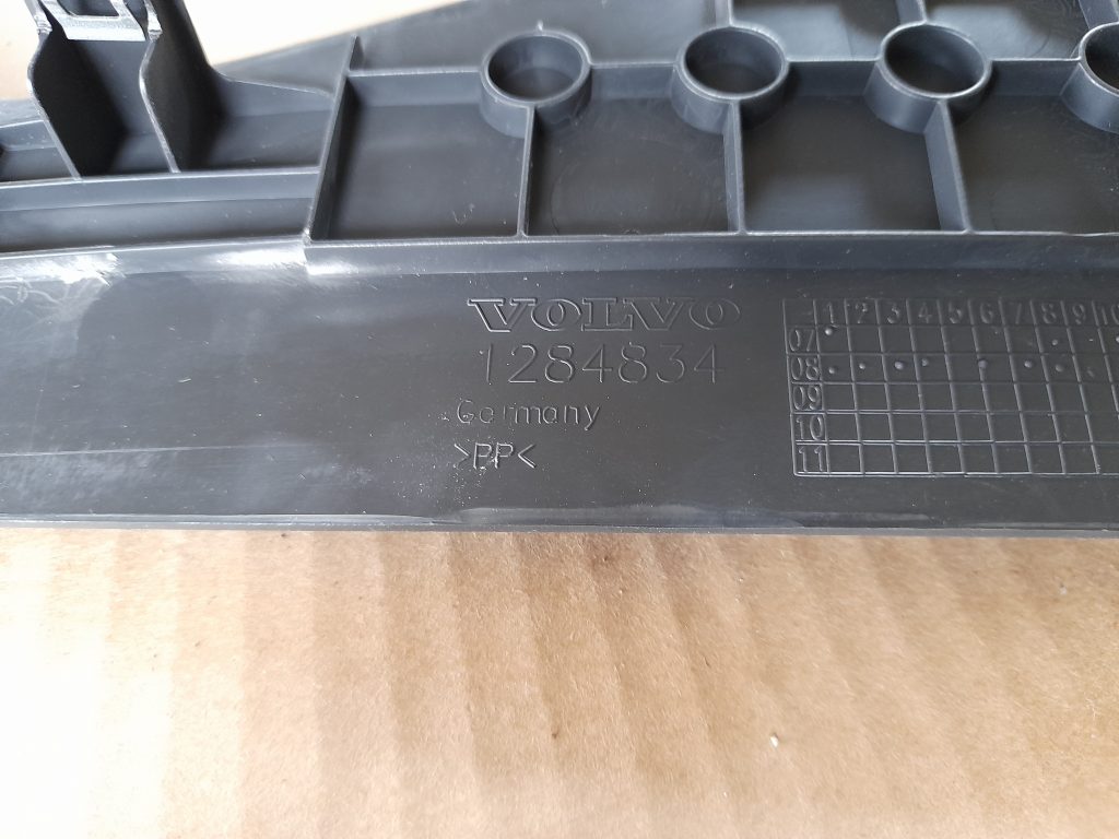 Centrālās konsoles (apdares) sānu panelis priekš VOLVO XC60 2009