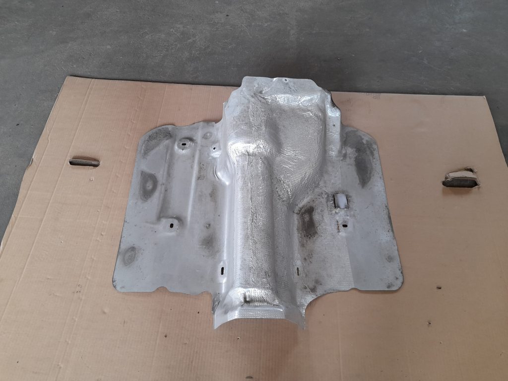 Izpūtēja sistēmas karstuma aizsargs priekš VOLVO XC60 2009 1 Izpūtēja sistēmas karstuma aizsargs priekš VOLVO XC60 2009