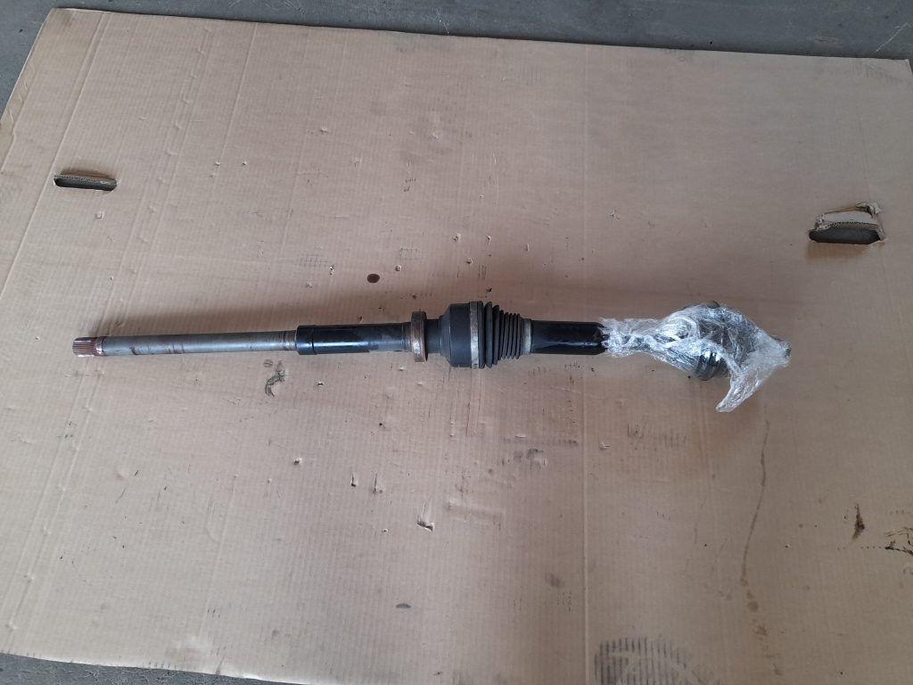 Pusass priekšēja labā priekš VOLVO XC60 2009 1 Pusass priekšēja labā priekš VOLVO XC60 2009